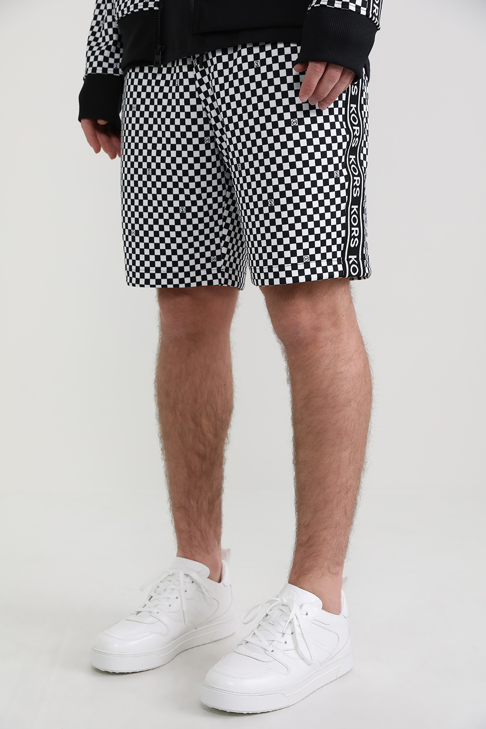 תמונת כל הלוק של נעלי סניקרס בקסטר מעור